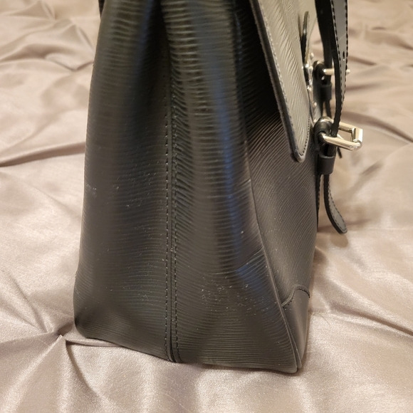 Reduced! Louis Vuitton Black Epi Segur MM Satchel - Picture 2 of 14